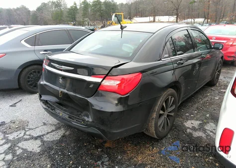 2014 Chrysler 200 Touring z USA, uszkodzony, nr VIN 1C3CCBBG1EN198869